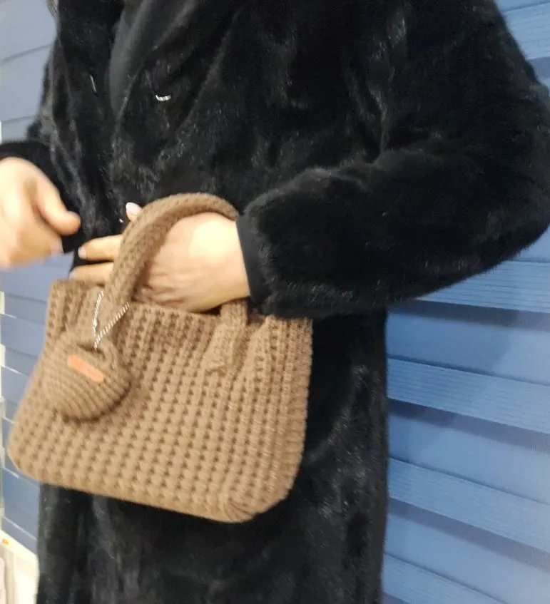 Knit mini tote bag design