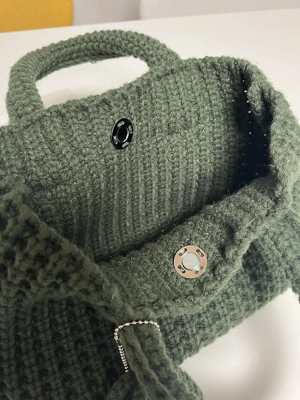 Crochet bag with a magnetic closure