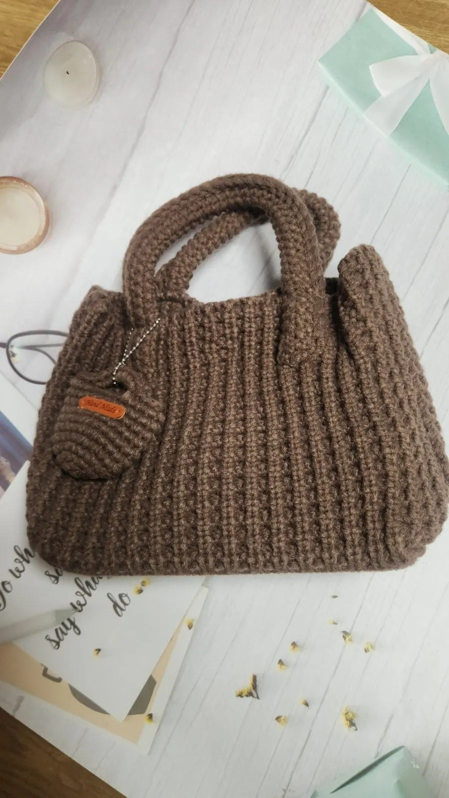 Mini tote bag handle detail