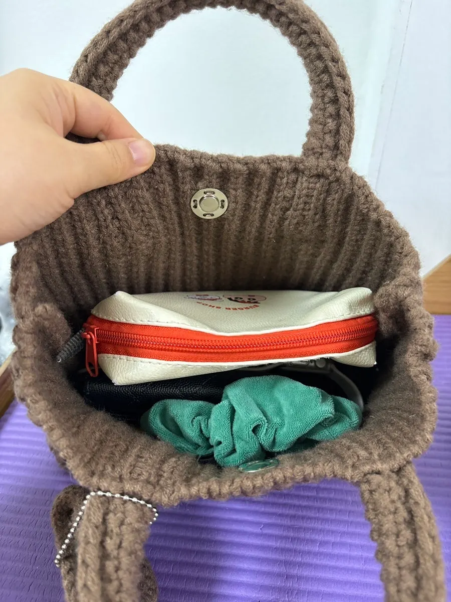 데일리 코디에 매치한 토트백
