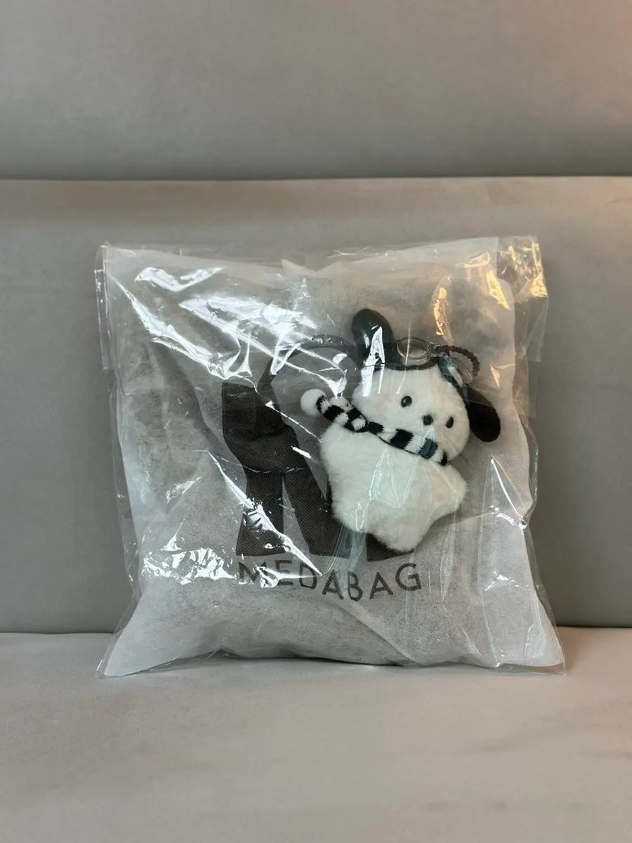 Front view of the Meda Bag knit mini tote bag