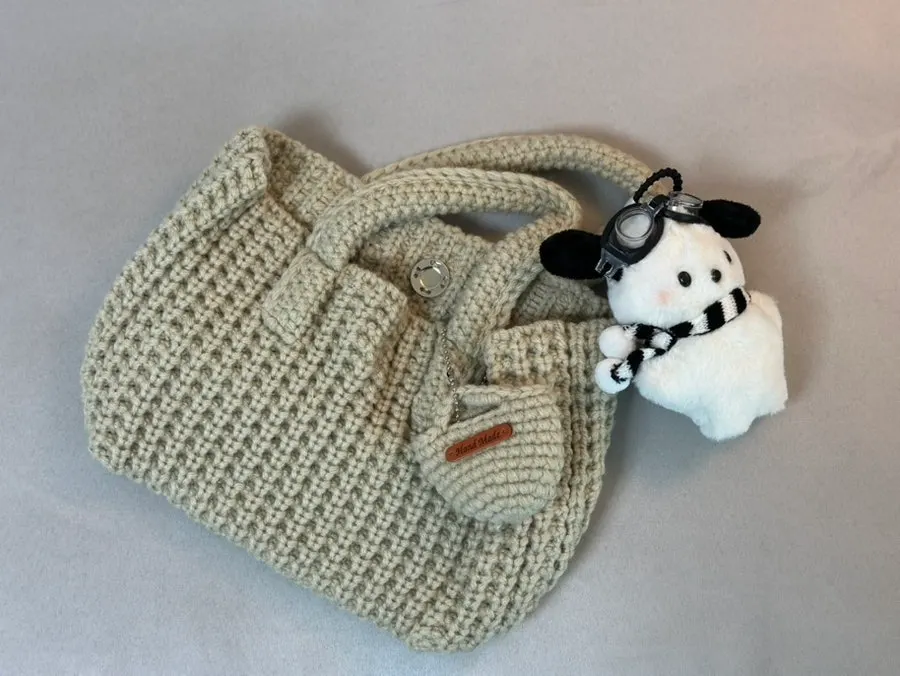Full view of the Meda Bag knit bag