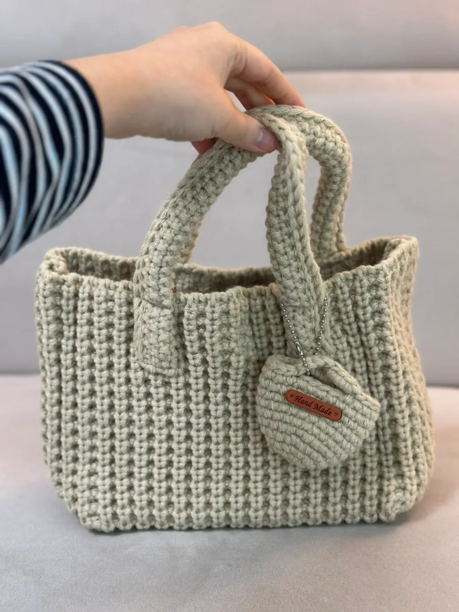 Beige knit bag weave detail