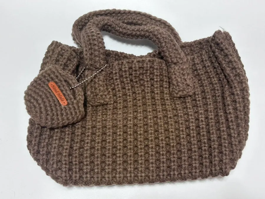 Bag with the included doll keychain