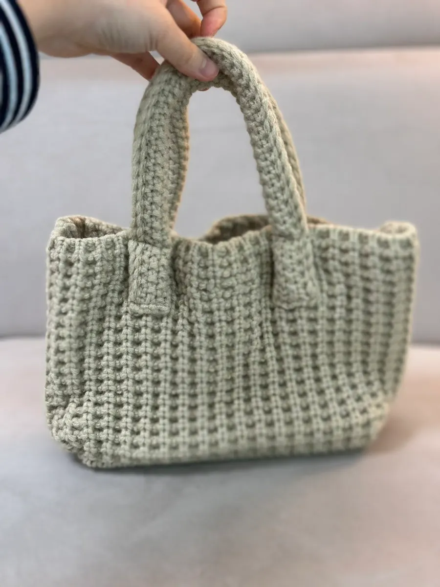 Tightly knitted bag surface detail