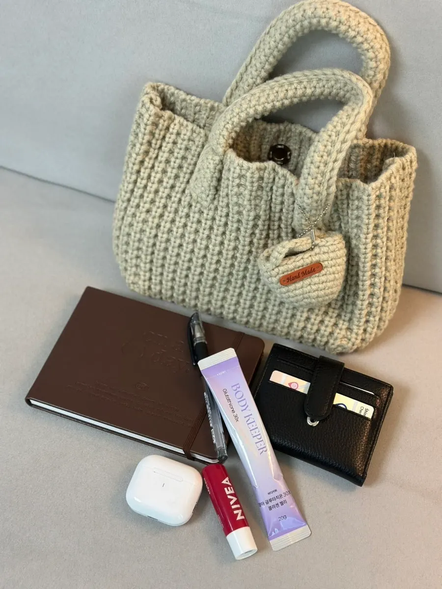 Knit bag and belongings for a café outing