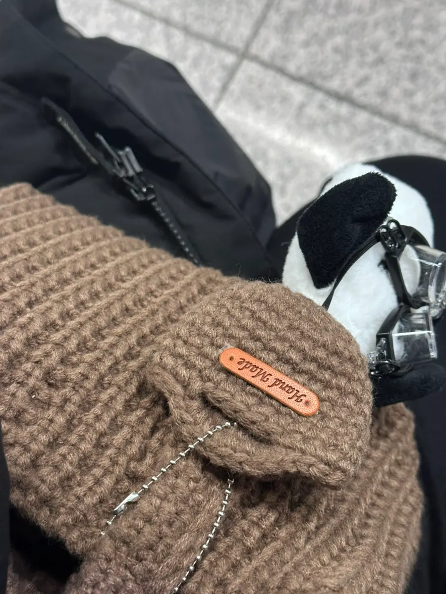 Knit mini tote bag carried on the wrist