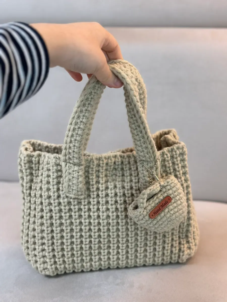 Beige knit bag with padded handles