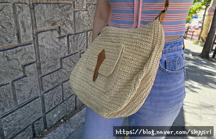 Meda Bag rattan crossbody bag paired with summer clothes