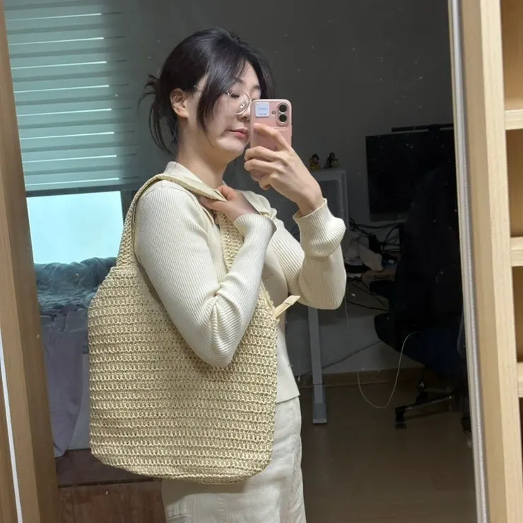 Meda Bag Rattan Bag showing its zippered storage