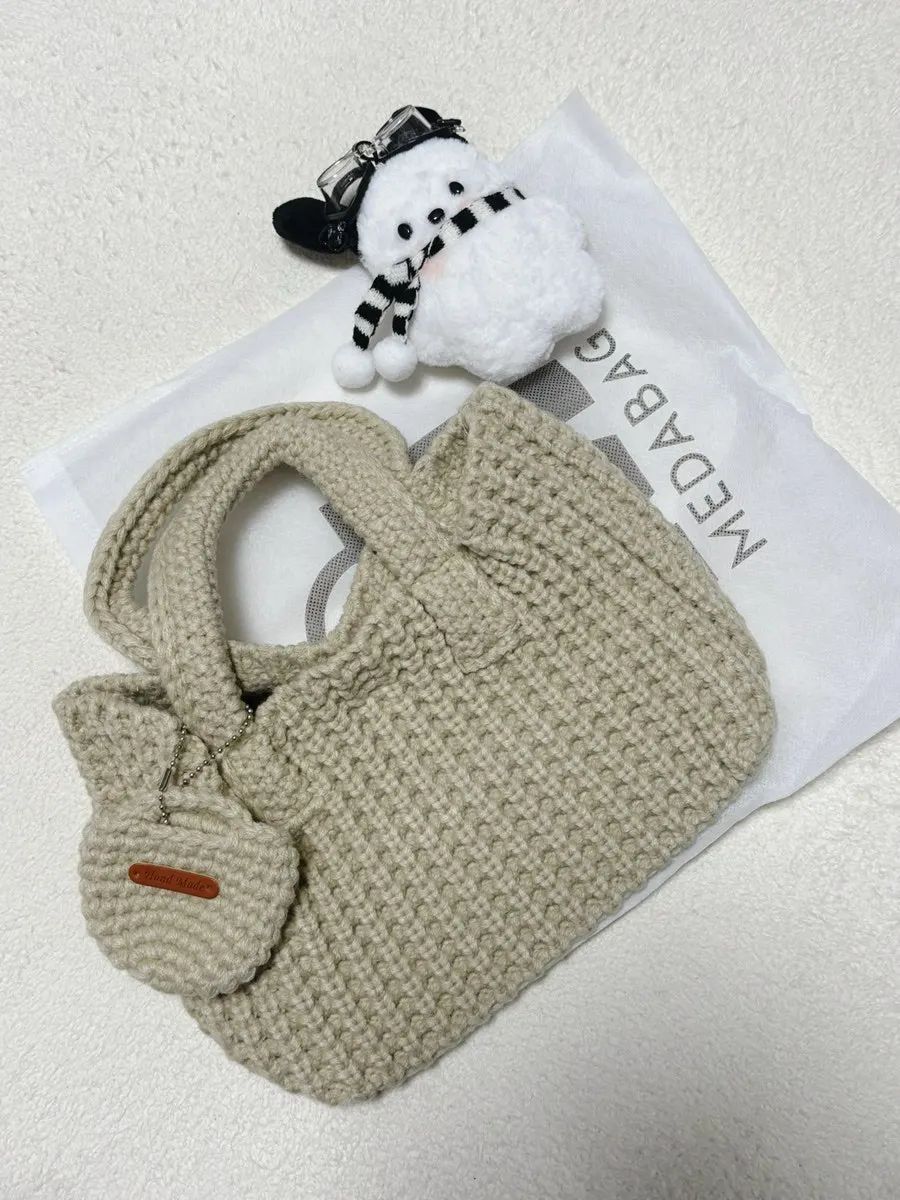 Mini knit dot bag in a vertical composition