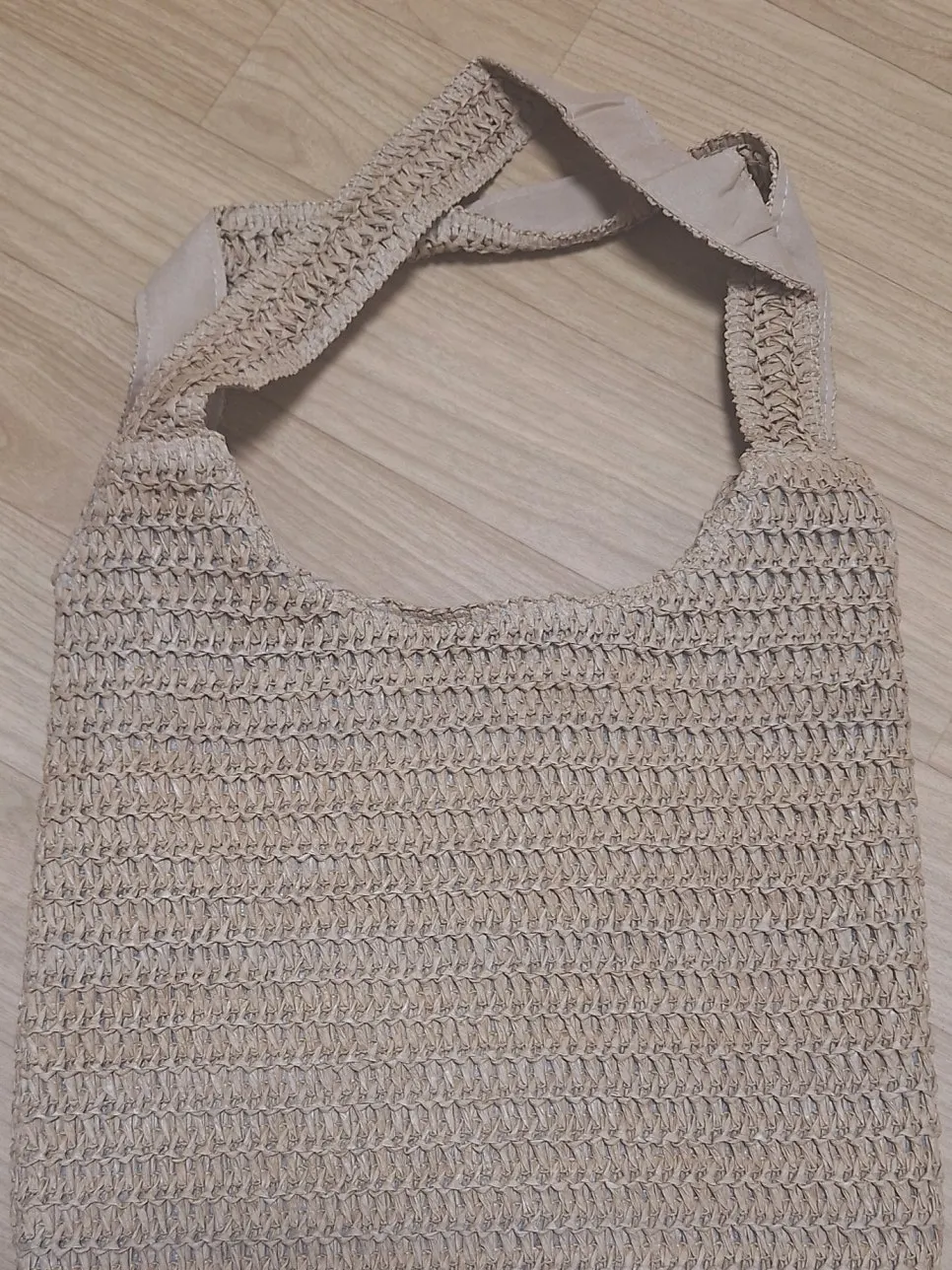 Close-knit net weave of the Meda Bag Rattan Shoulder Bag