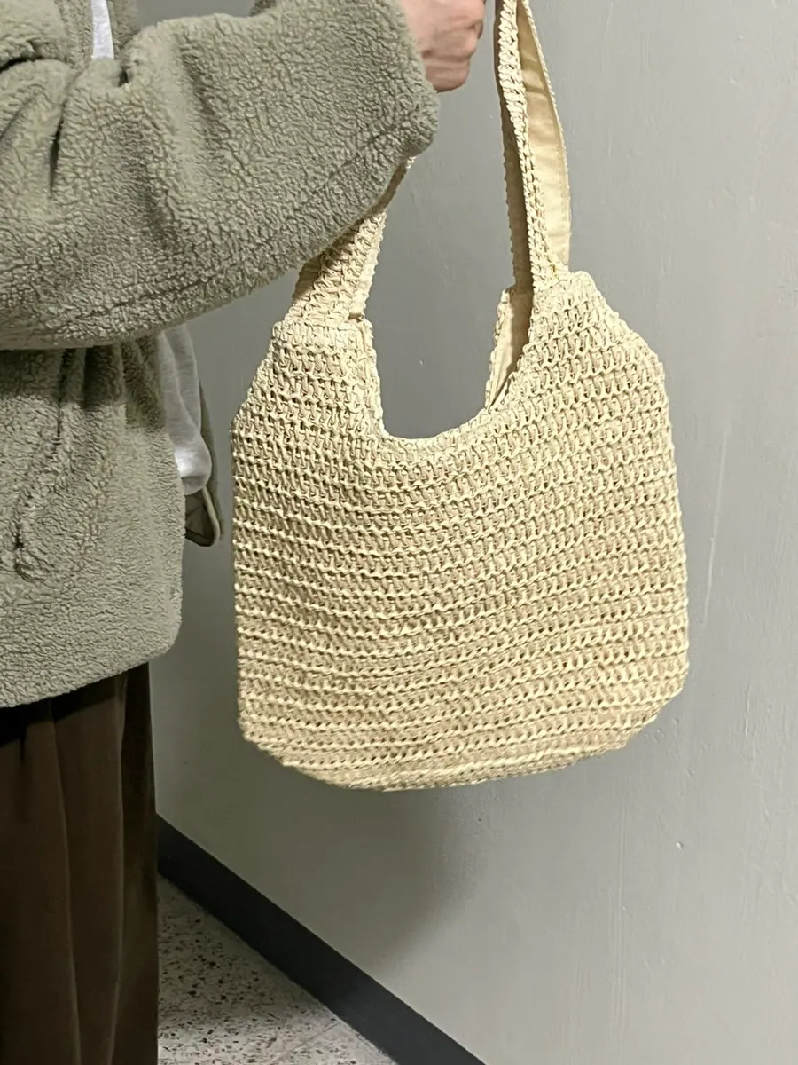 Rattan-style bag that is easy to carry every day