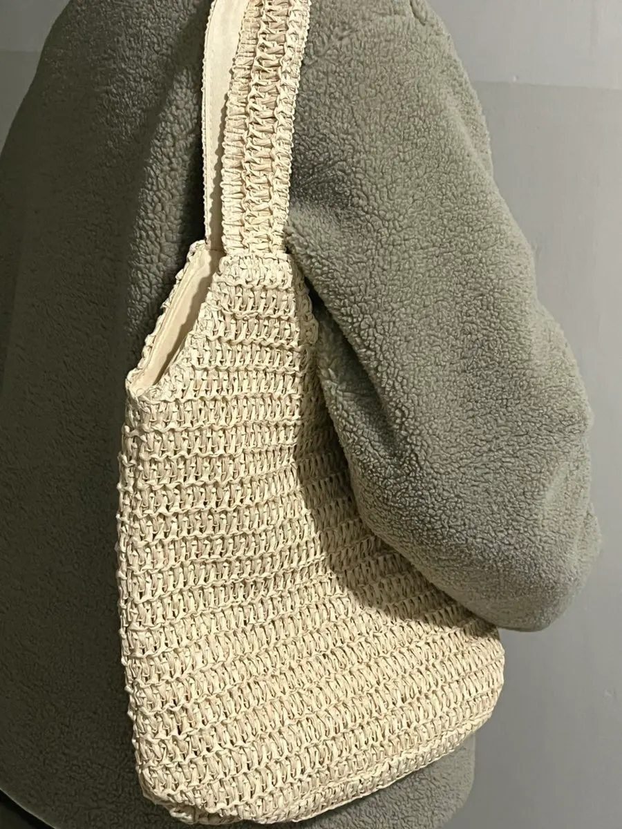 Bag with an even weave and a well-defined shape
