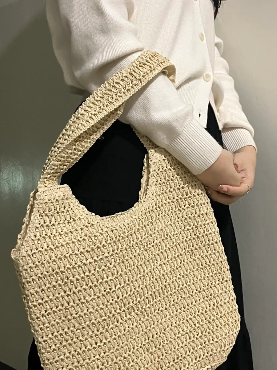 Woven bag that adds an accent to a winter outfit