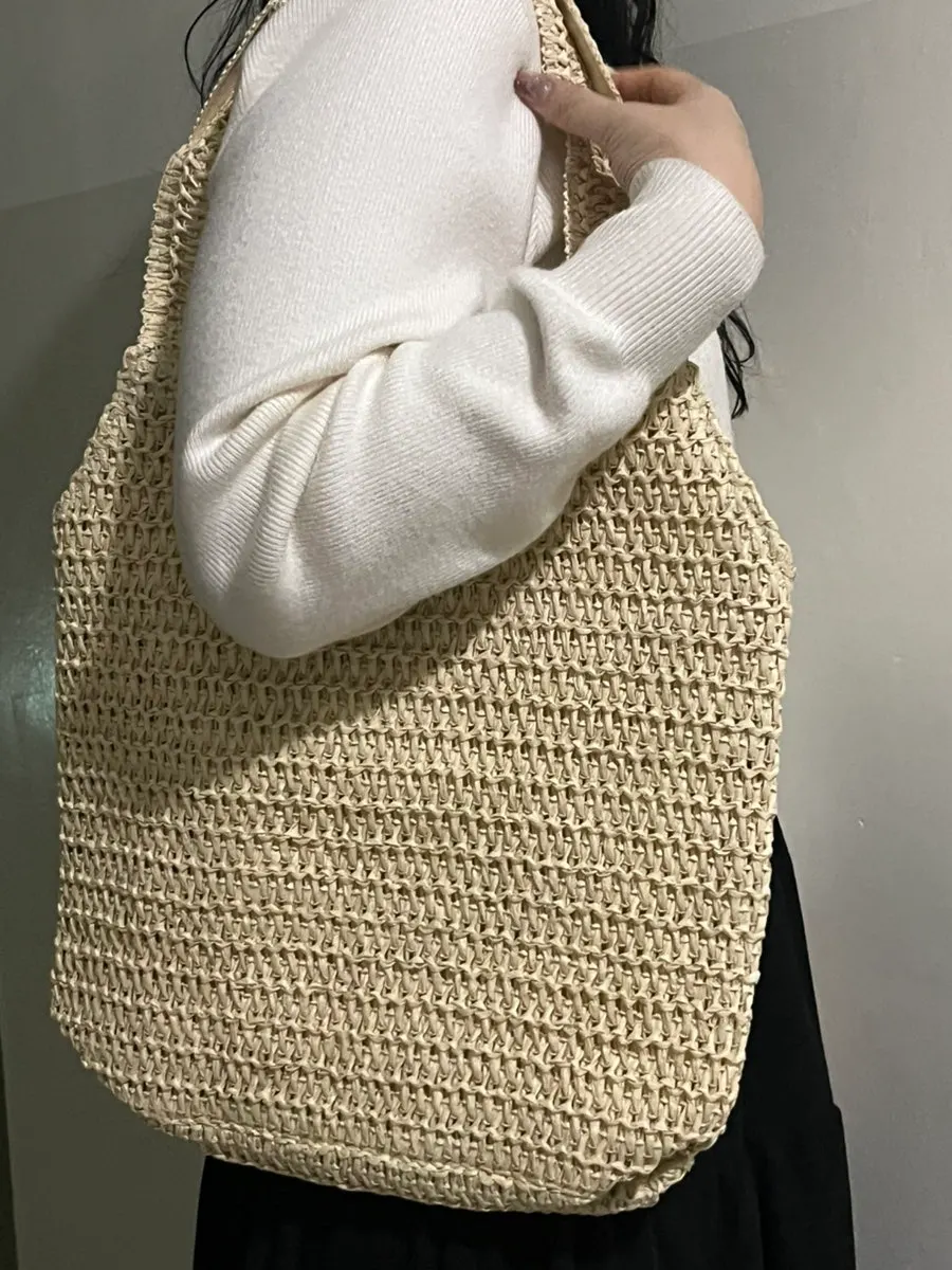 Woven bag that suits a relaxed summer outfit