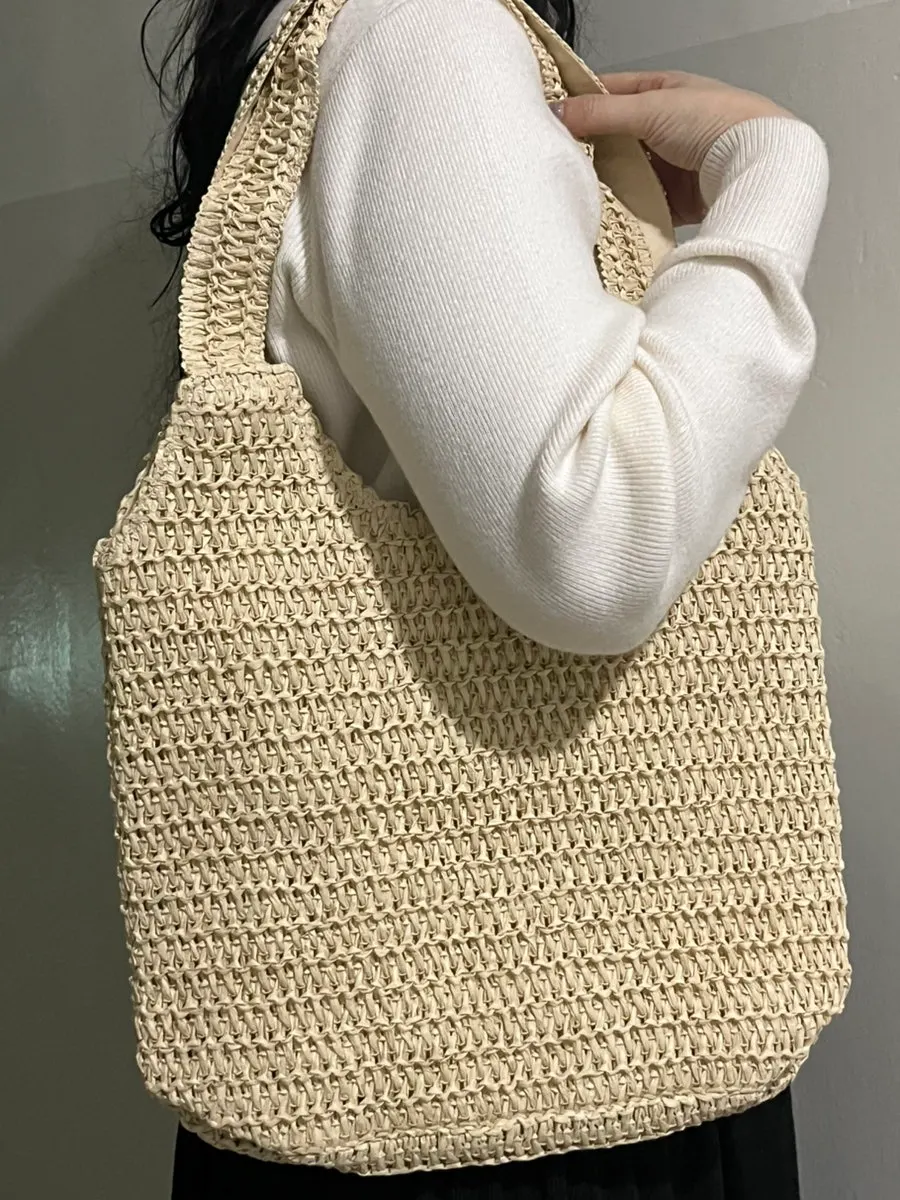 Rattan-style bag that suits outfits in various seasons