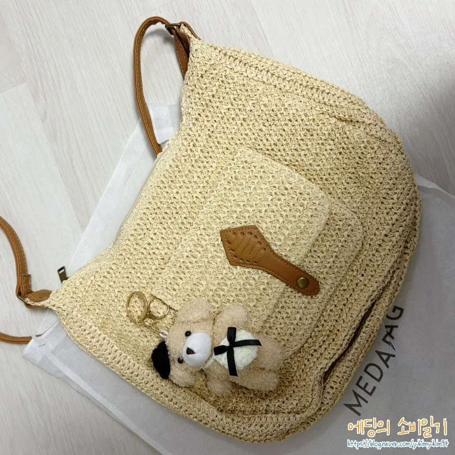 Meda straw rattan bag with a ribbon design