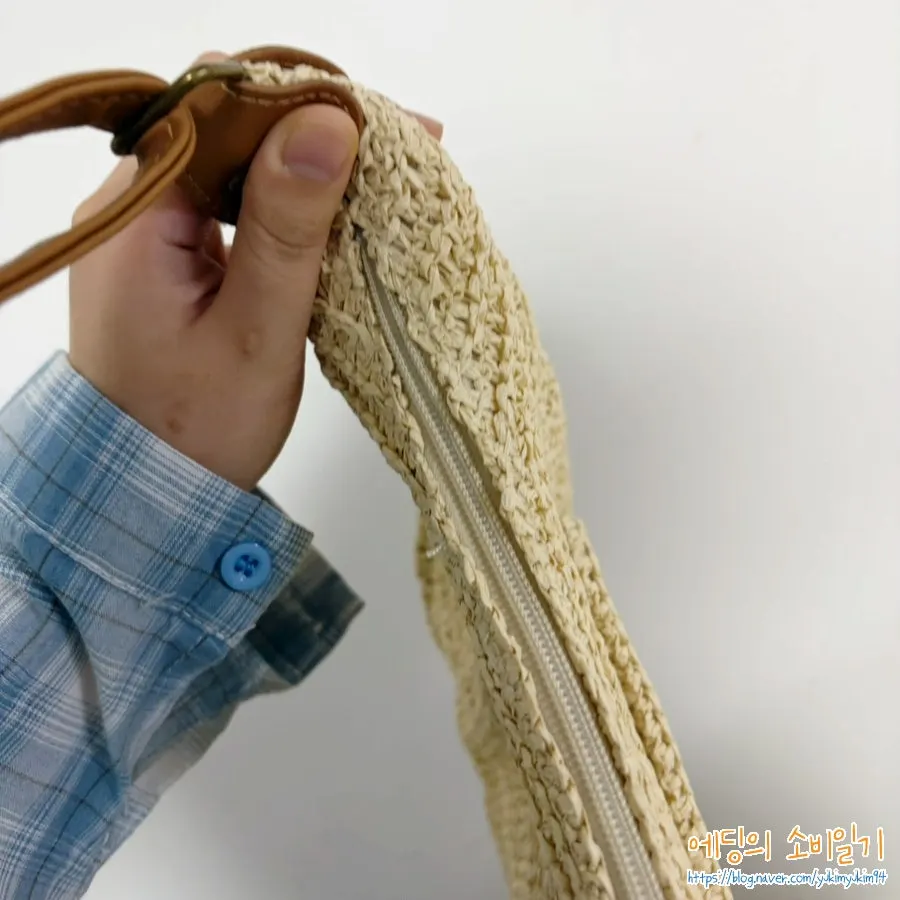 Weave of the Meda Straw Ribbon Rattan Bag