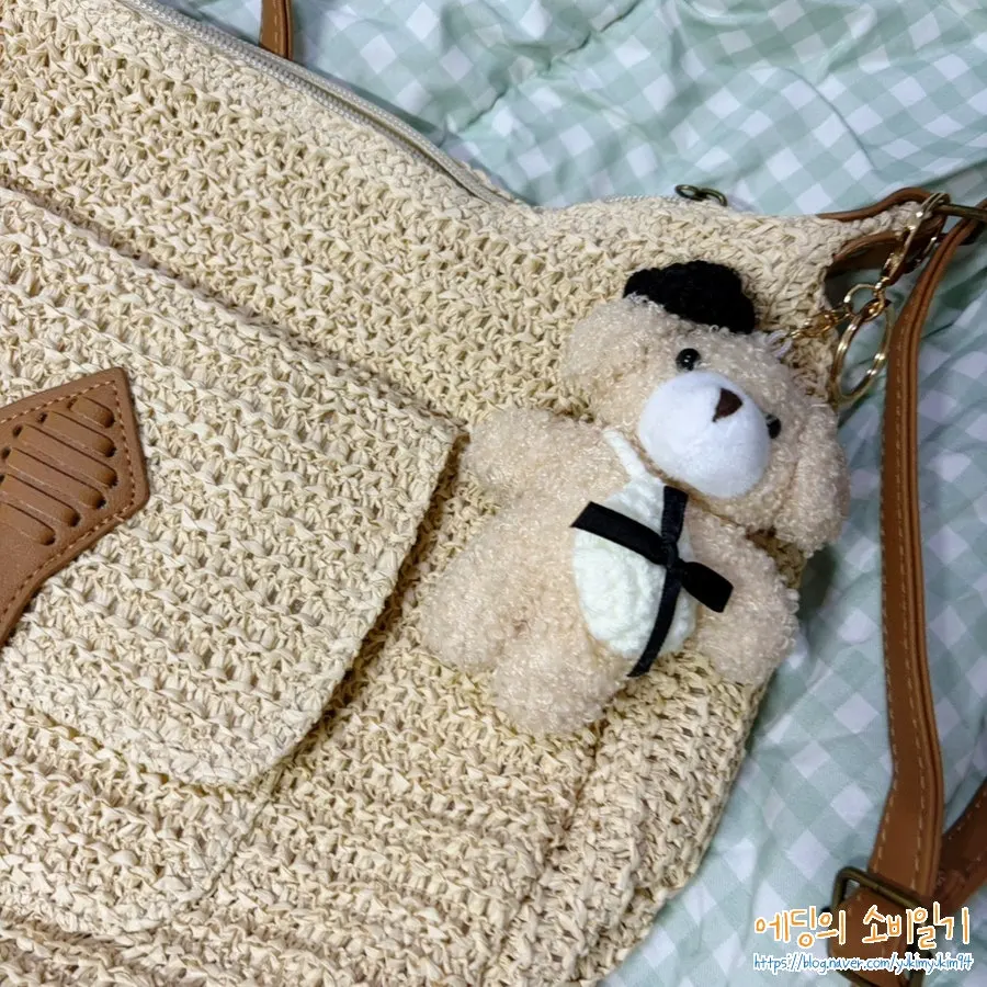 Meda rattan bag that is easy to wear without worry