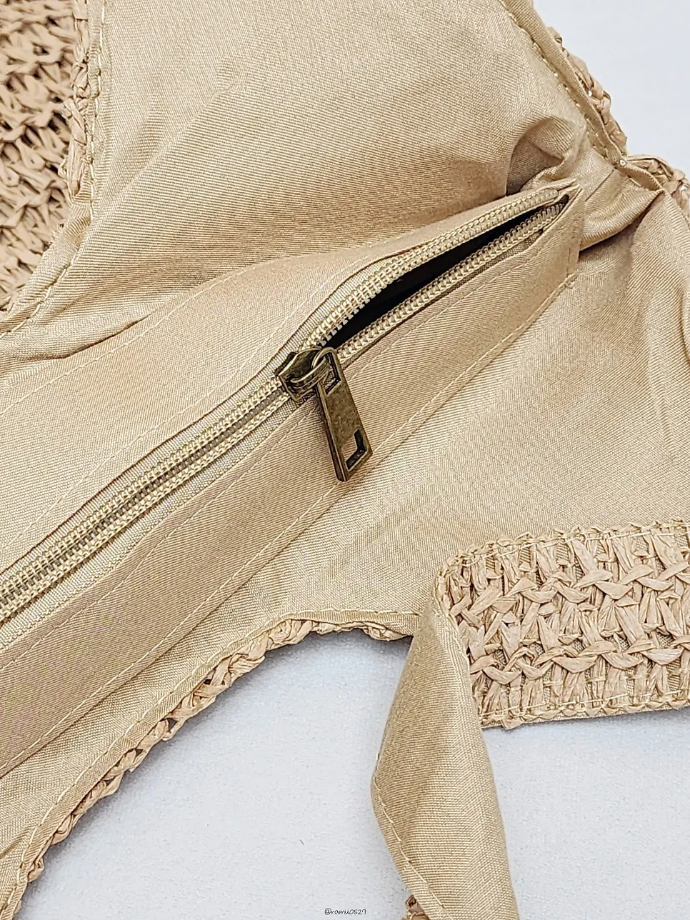 Top opening and finishing of the Meda Bag rattan bag