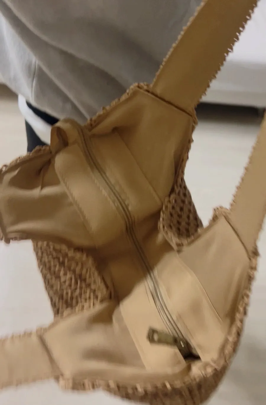 Meda Bag woven bag zipper that opens and closes smoothly