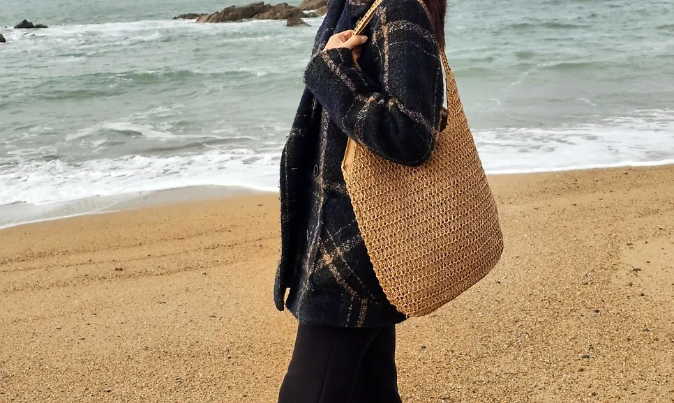 Meda Bag rattan bag carried on the shoulder while traveling