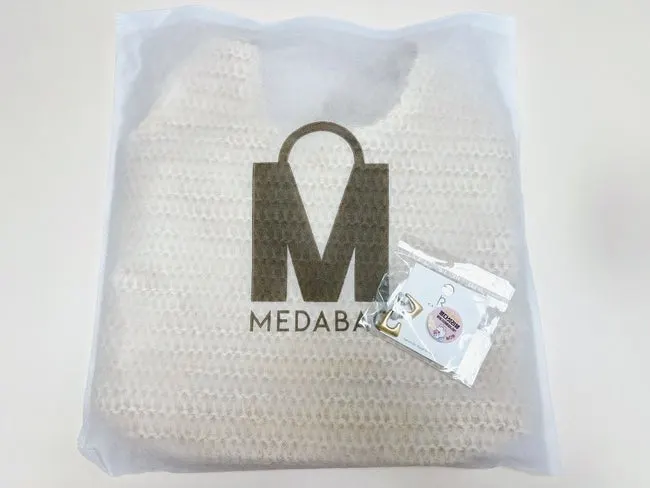 Meda Bag rattan shoulder bag holding its shape
