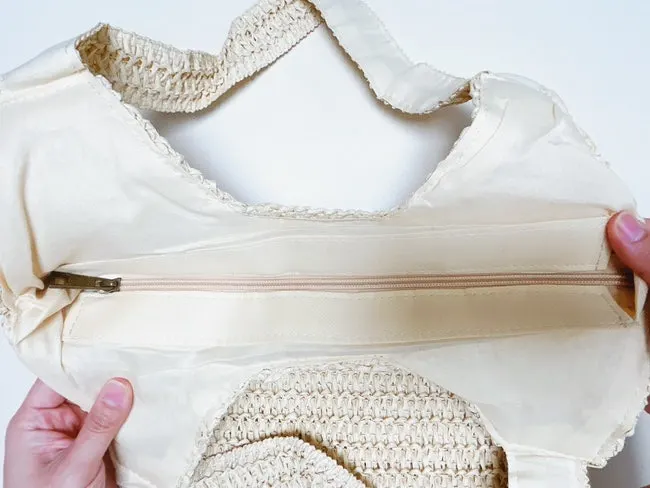 Rattan shoulder bag with a top zipper
