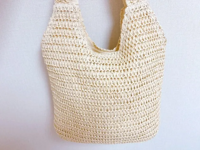 Rattan shoulder bag carried for a café outing