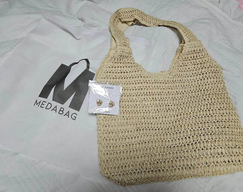 Beige rattan bag and Semo