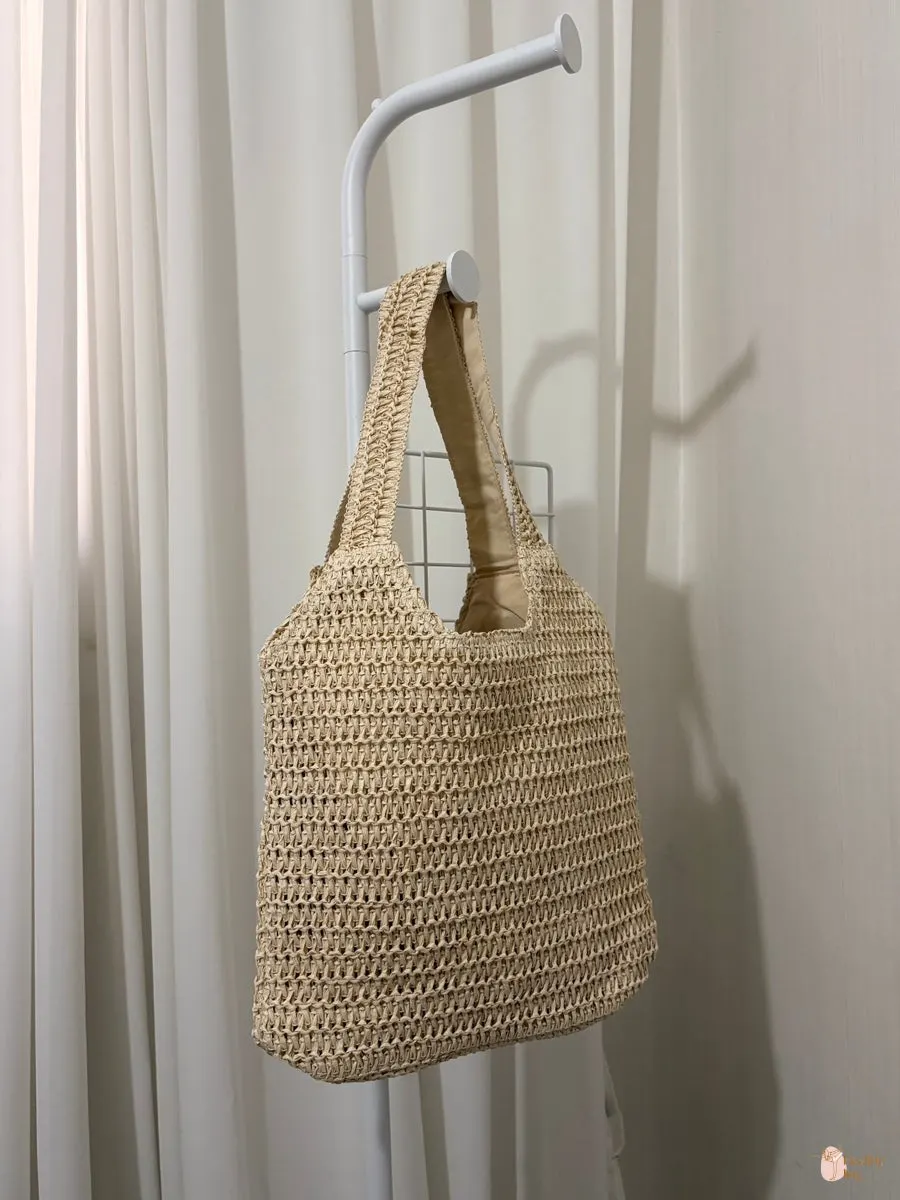 Bright rattan bag that suits resort outfits