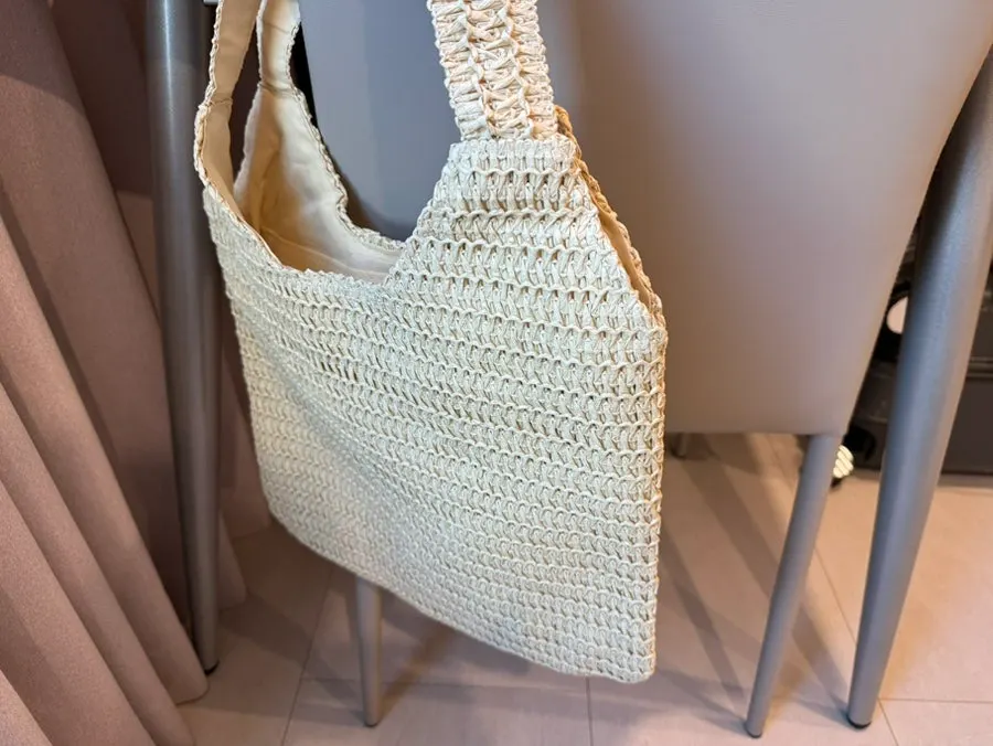 Meda Bag rattan bag to use as a travel accessory