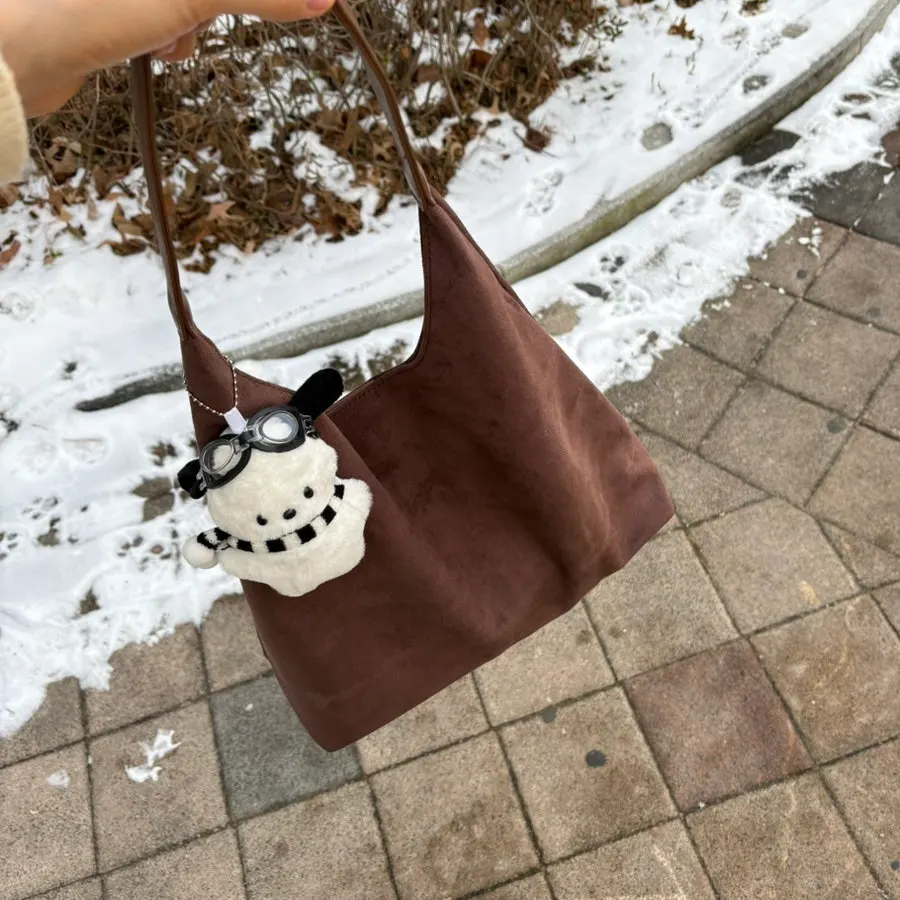 Everyday life before a brief outing while parenting