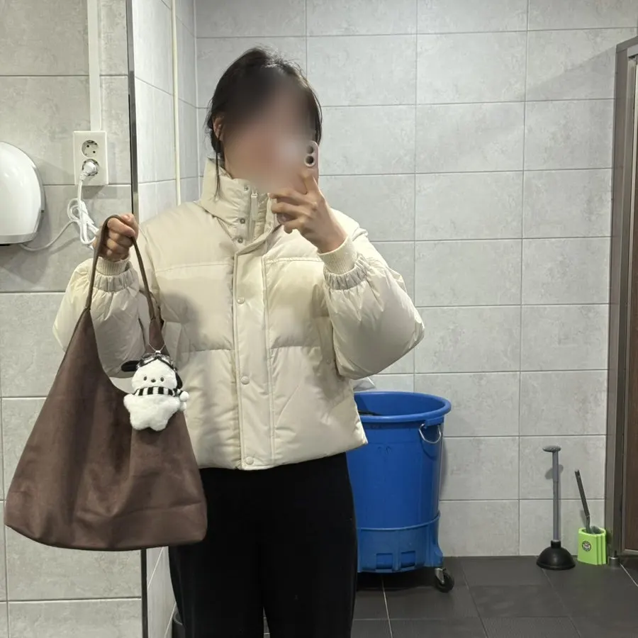 スウェードバッグに付属していた人形の様子