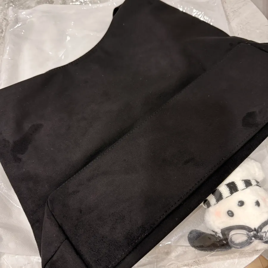 Meda Bag shoulder bag chosen for commuting and everyday outings