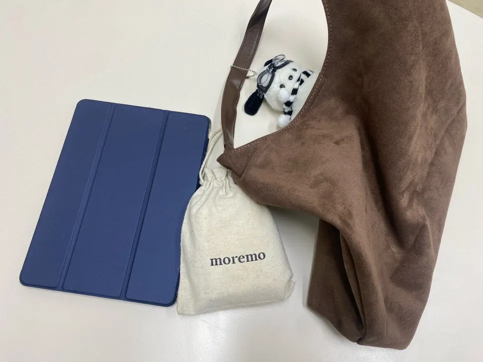 Meda Bag suede bag paired with a daily work outfit