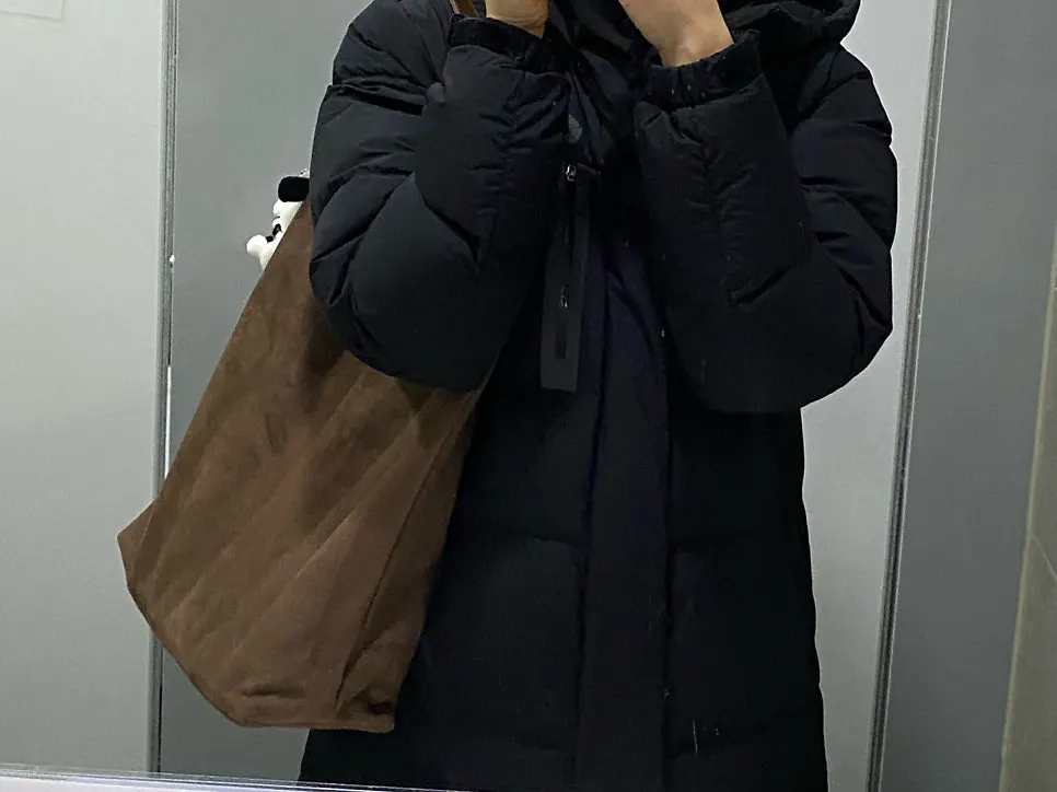 Meda Bag holding an iPad, tumbler, and other work belongings