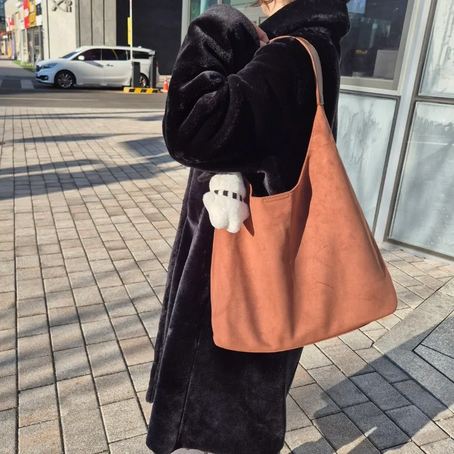 Meda Bag suede shoulder bag chosen for winter outfits