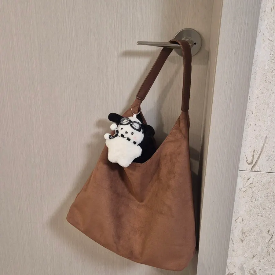 Brown Meda Bag shoulder bag chosen for winter