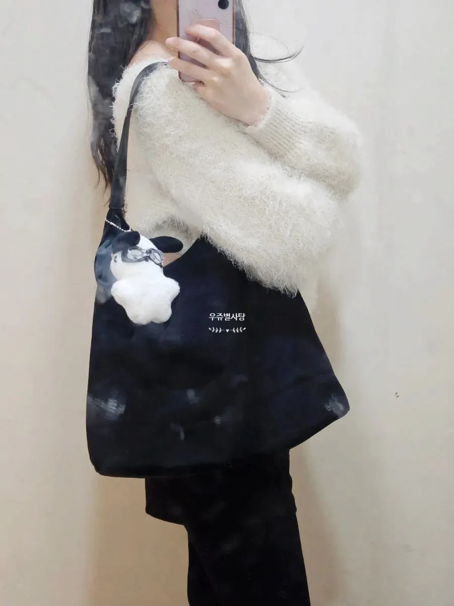 Meda Bag suede bag paired with a winter everyday look