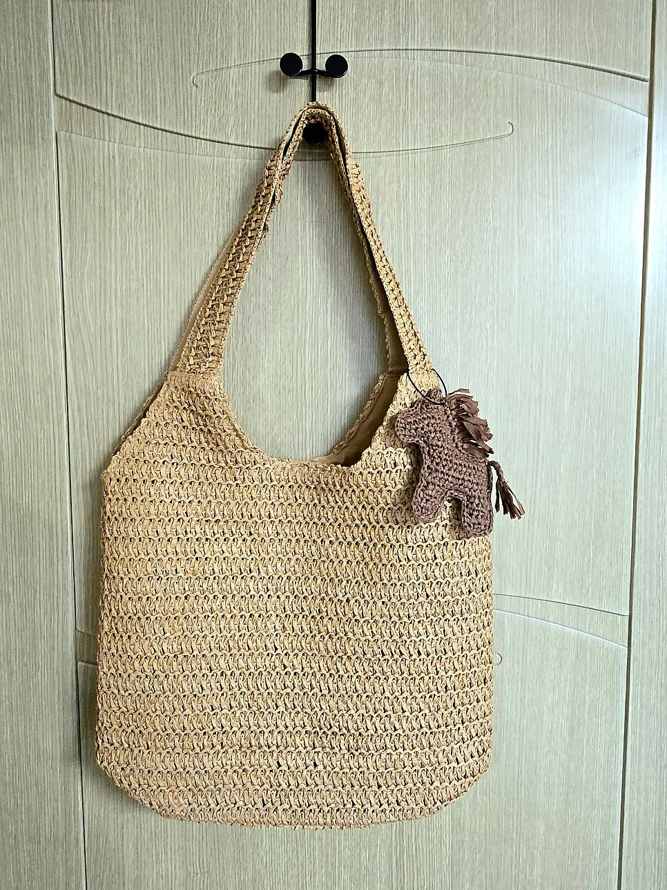 Meda Bag shoulder bag with a zippered opening