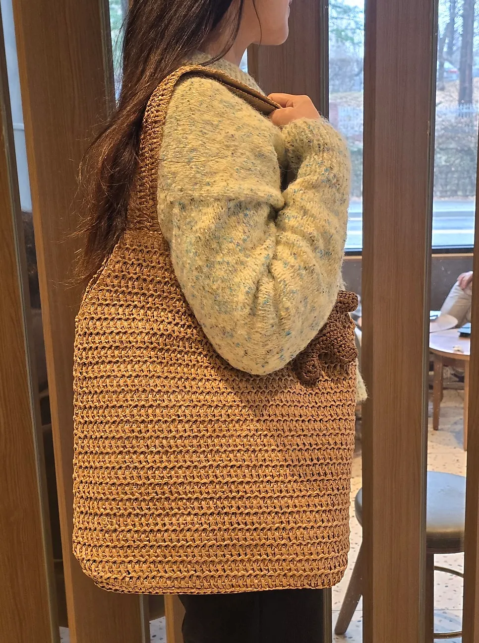 Finishing and handles of the Meda Bag crochet bag