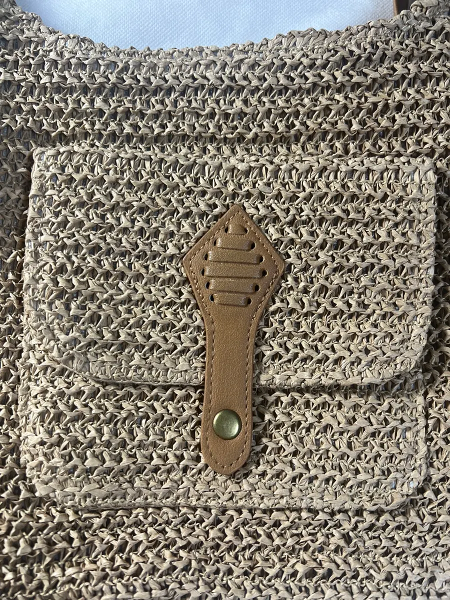 Exterior of a Meda Bag in brown rattan material
