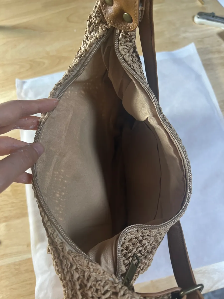 Naturally draping shape of a Meda Bag