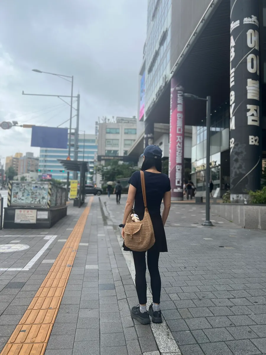 Meda Bag straw rattan bag used on a walk