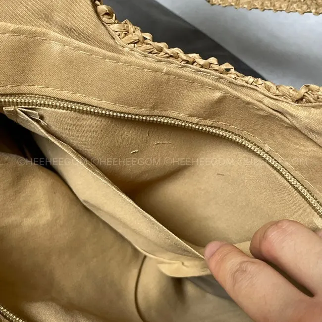 Zip storage detail on the rattan bag