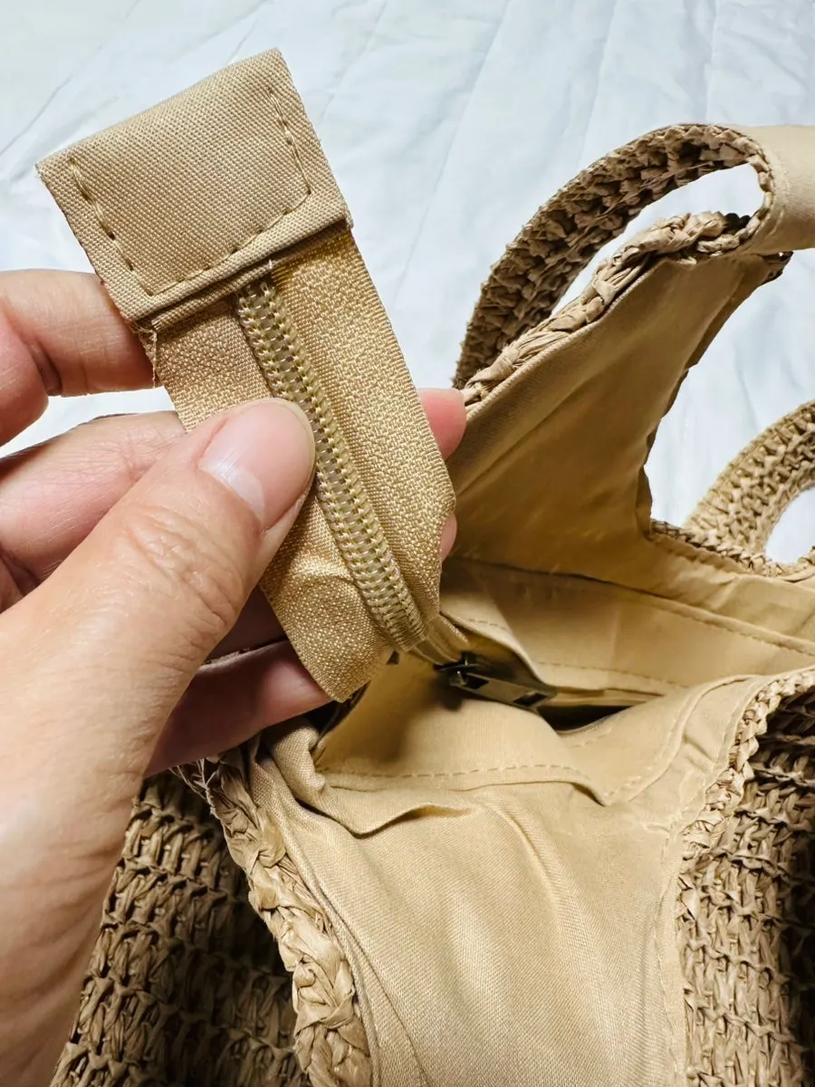 Bag lining and storage space