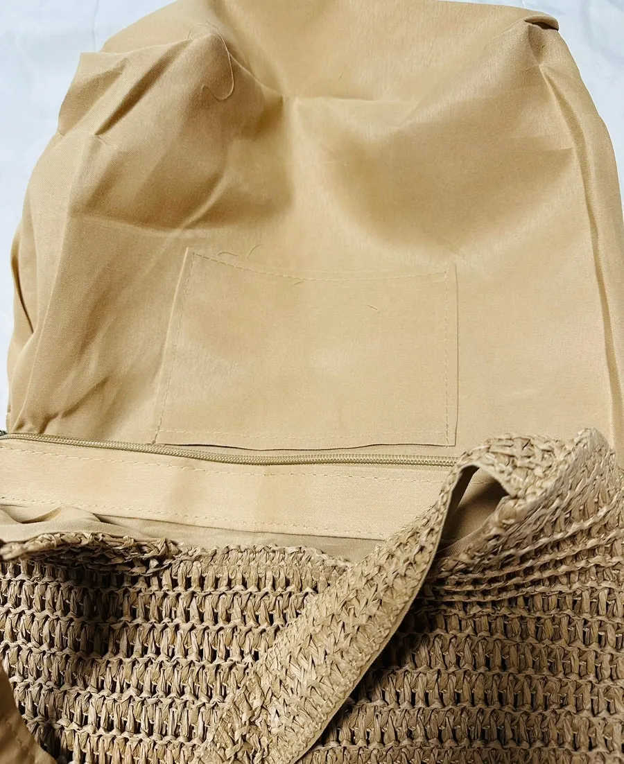 Lining pocket and zipper storage