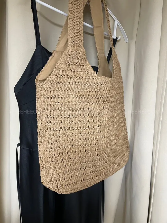 Rattan shoulder bag with protective film on the bottom